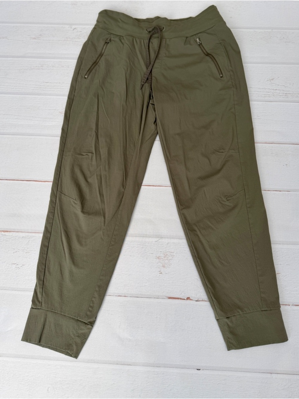 Athleta Womenβs Olive Green Jogger Pants Size 8 Zip Pockets - Picture 2 of 11